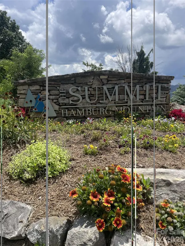 67 Longstreet CT, Weaverville, NC 28787