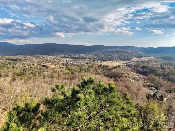 67 Longstreet CT, Weaverville, NC 28787