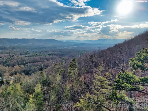 67 Longstreet CT, Weaverville, NC 28787