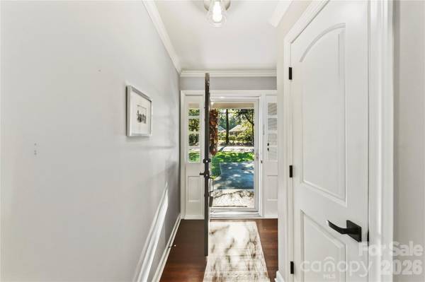 5726 Sharon RD, Charlotte, NC 28210
