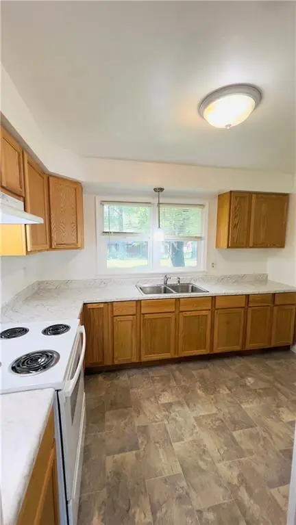 204 N Park DR, Belton, MO 64012