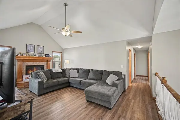 1108 E 18th ST, Kearney, MO 64060