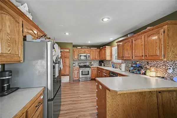1108 E 18th ST, Kearney, MO 64060