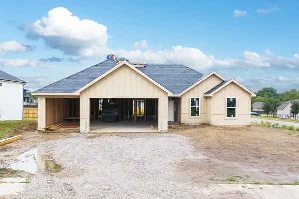2706 Stone Creek AVE, Tonganoxie, KS 66086
