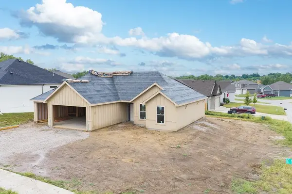 2706 Stone Creek AVE, Tonganoxie, KS 66086