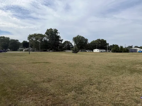 2743 S Nappanee ST, Elkhart, IN 46517