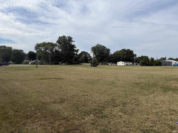 2743 S Nappanee ST, Elkhart, IN 46517