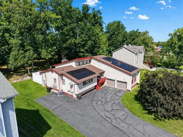 19 Davidge RD, Middletown, NY 10940