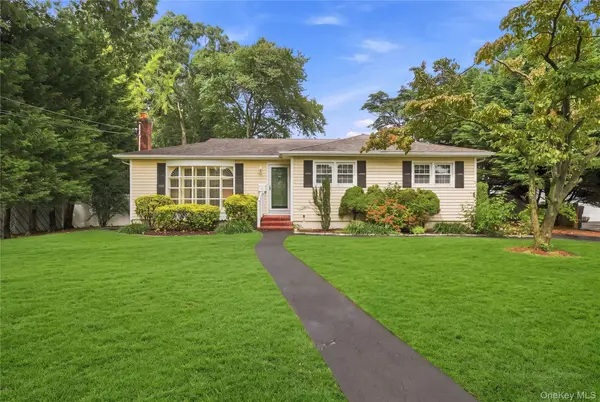23 Roy AVE, West Islip, NY 11795