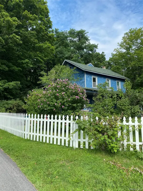 936 Goshen TPKE, Circleville, NY 10919