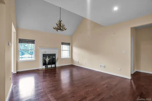 53 Highland View PL, Middletown, NY 10940
