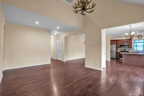 53 Highland View PL, Middletown, NY 10940
