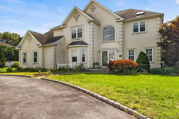 51 Jordan DR, Medford, NY 11763