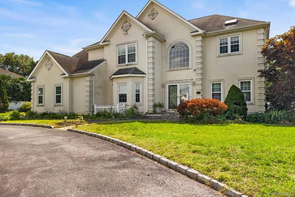 51 Jordan DR, Medford, NY 11763