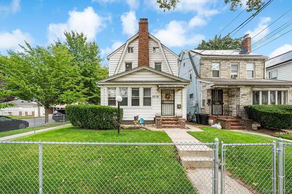 11301 200th ST, Saint Albans, NY 11412