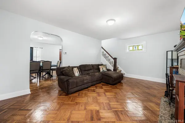 11301 200th ST, Saint Albans, NY 11412