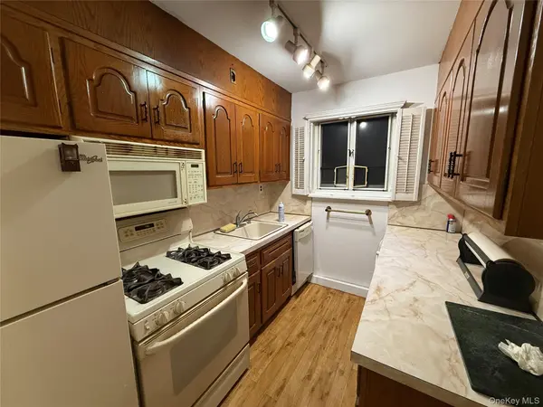 220-20 Stronghurst AVE #20, Queens Village, NY 11427