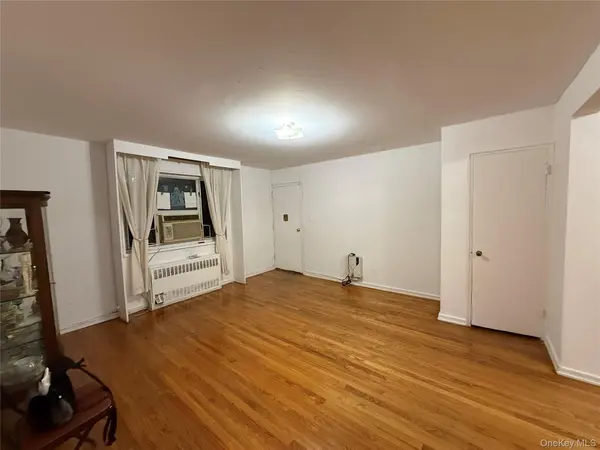 220-20 Stronghurst AVE #20, Queens Village, NY 11427
