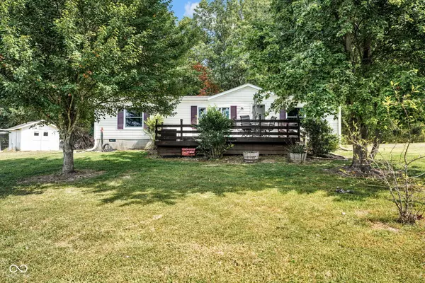 7433 Ogle RD, Freetown, IN 47235
