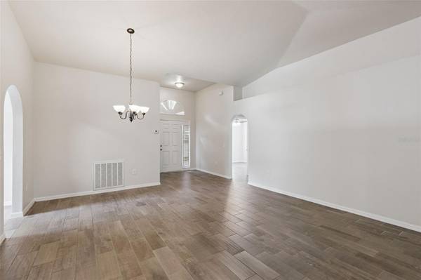 1906 CORNER GLEN DR, Orlando, FL 32820