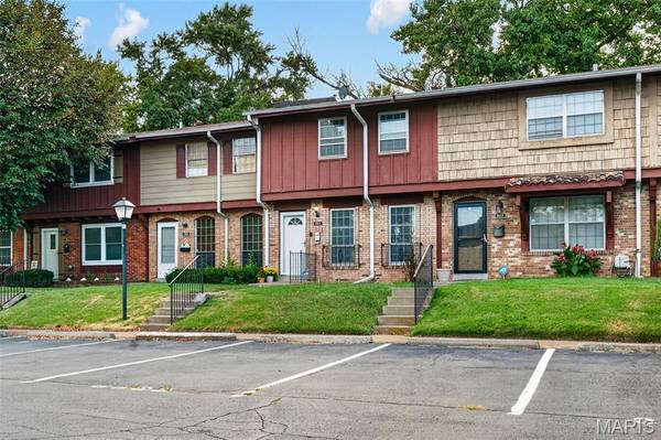 8864 Santa Bella DR, Hazelwood, MO 63042