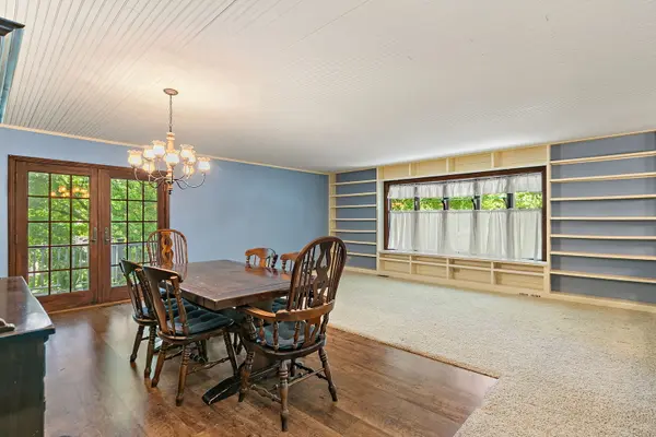 2 Summit AVE, East Dundee, IL 60118