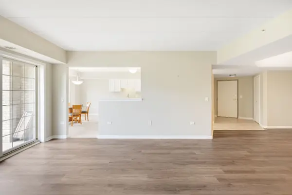 8505 Woodward AVE #202, Woodridge, IL 60517