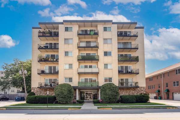 7314 Randolph ST #5B, Forest Park, IL 60130