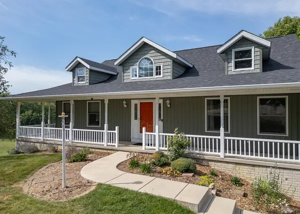 906 Ridgeview CT, Sherrard, IL 61281