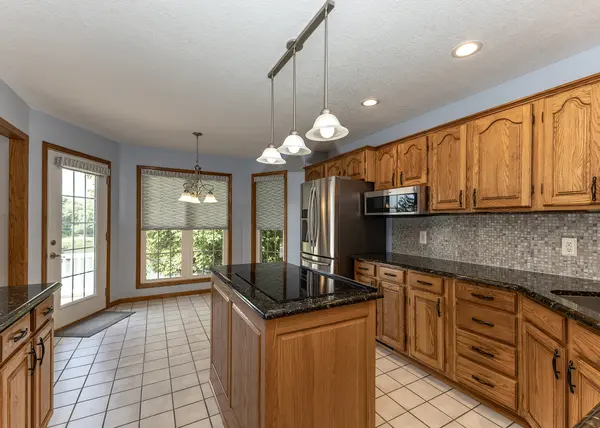 906 Ridgeview CT, Sherrard, IL 61281