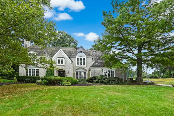 1711 Midwest Club Pkwy, Oak Brook, IL 60523