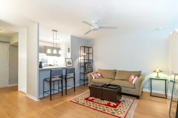 1516 Hinman AVE #810, Evanston, IL 60201