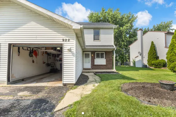 922 Autumn LN, Aurora, IL 60505