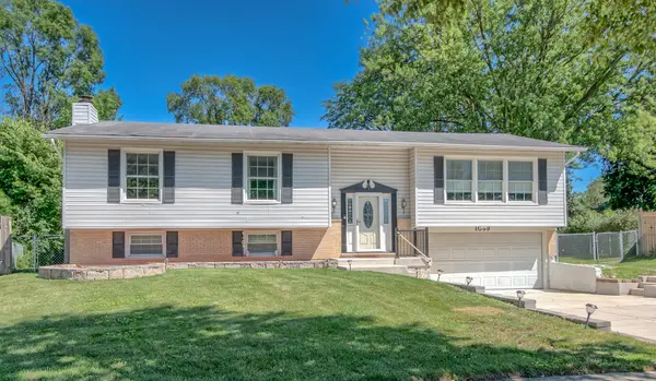 1099 STRATFORD LN, Hanover Park, IL 60133