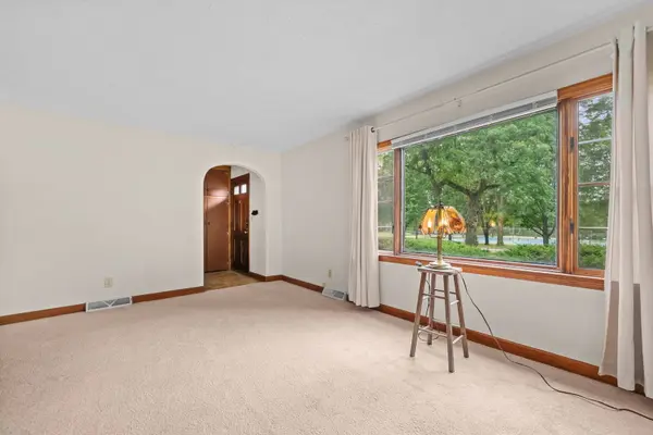 915 W Lincoln AVE, Belvidere, IL 61008