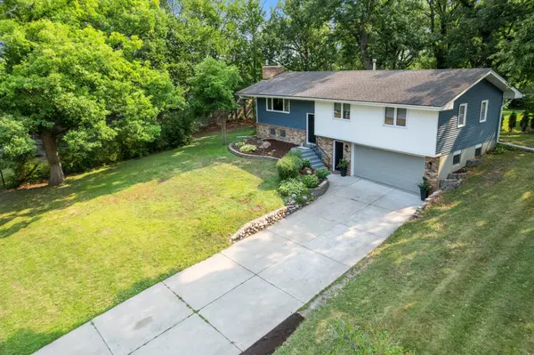 5375 Matterhorn DR NE, Fridley, MN 55421