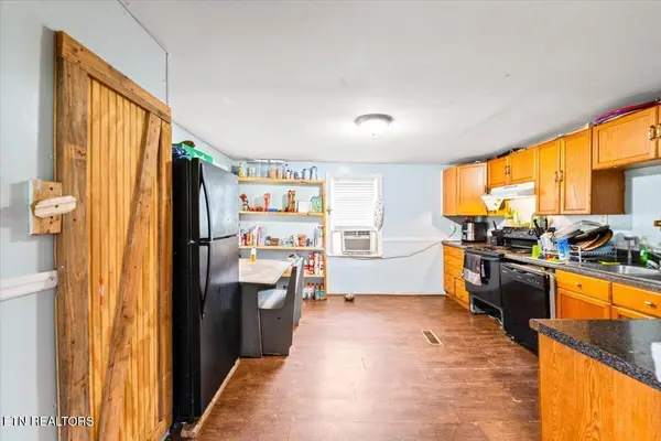 982 Little White Oak Rd, Duff, TN 37729