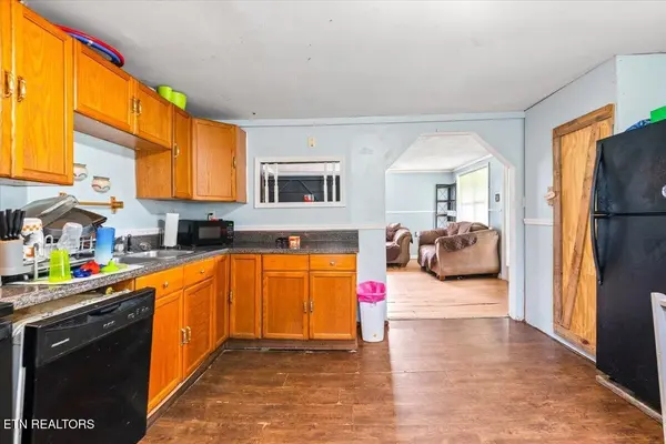 982 Little White Oak Rd, Duff, TN 37729