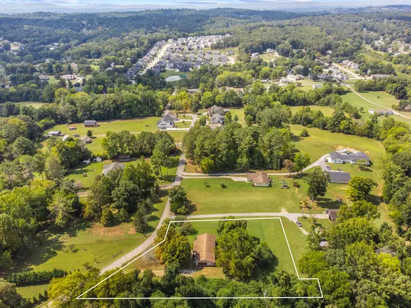 9403 Houston Ln, Ooltewah, TN 37363