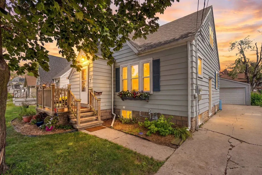 328 OAK ST, Menasha, WI 54952