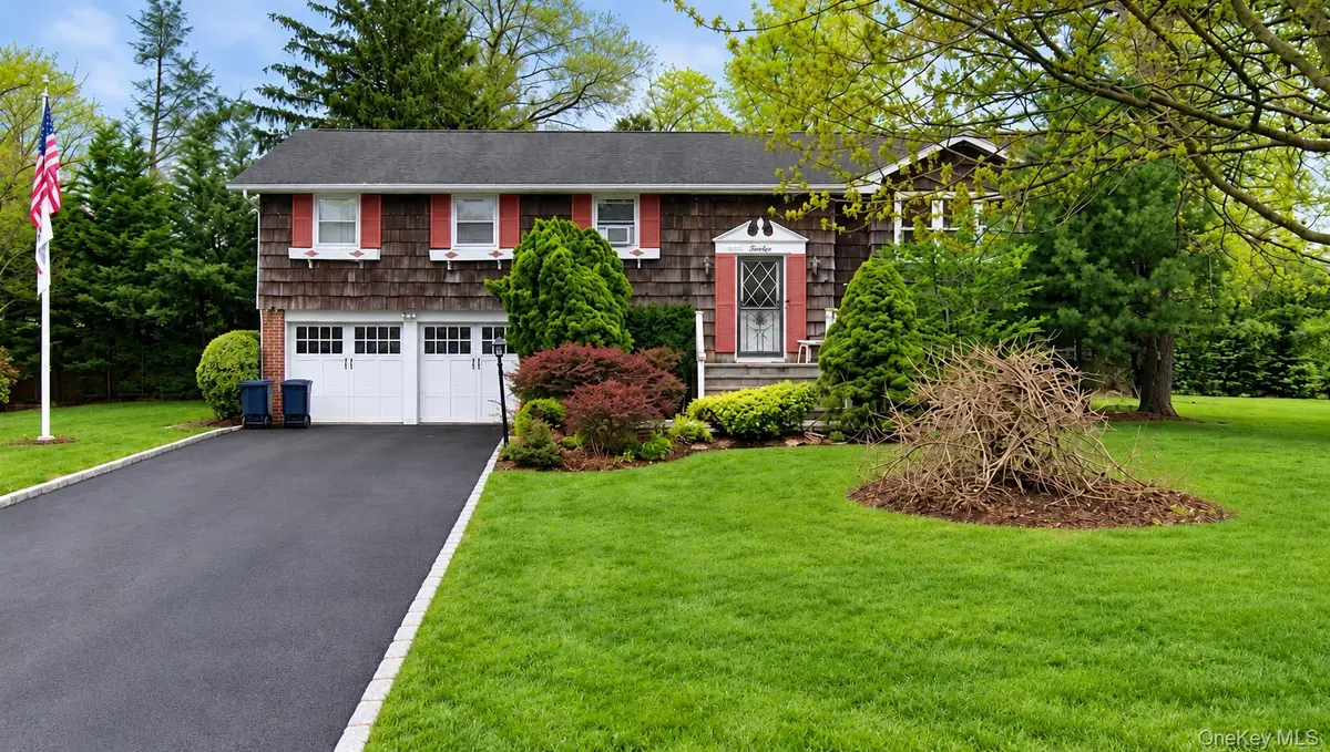 16 Wendy LN, East Northport, NY 11731