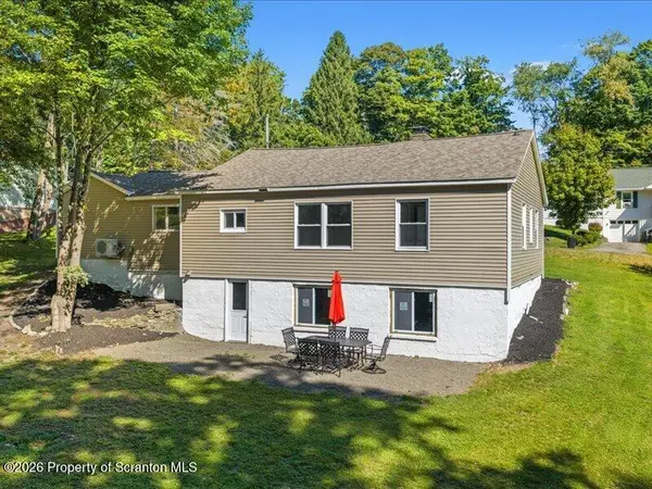 34 Dean ST, Montrose, PA 18801