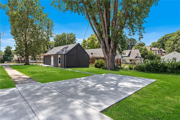 800 Tauromee AVE, Kansas City, KS 66101