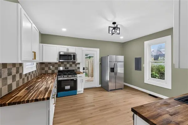 6309 S 3rd ST, St Joseph, MO 64504