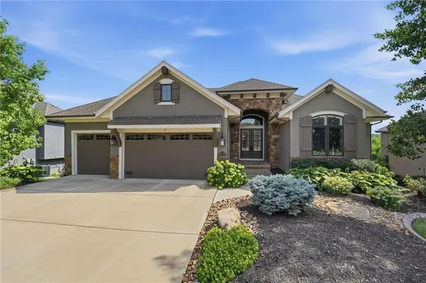 10423 W 168th TER, Overland Park, KS 66221