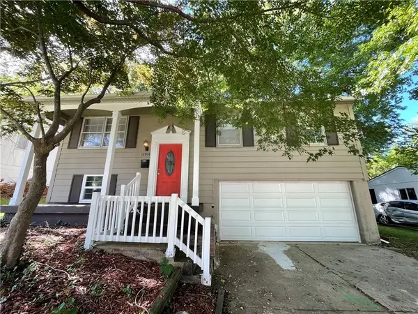 18904 E Arrowhead DR, Independence, MO 64056
