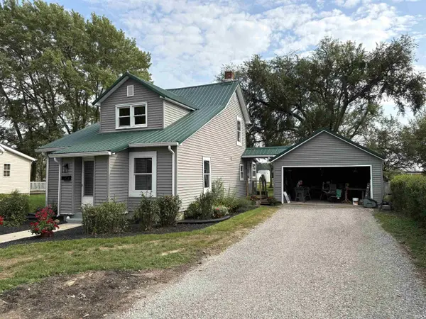 562 E Franklin ST, Berne, IN 46711