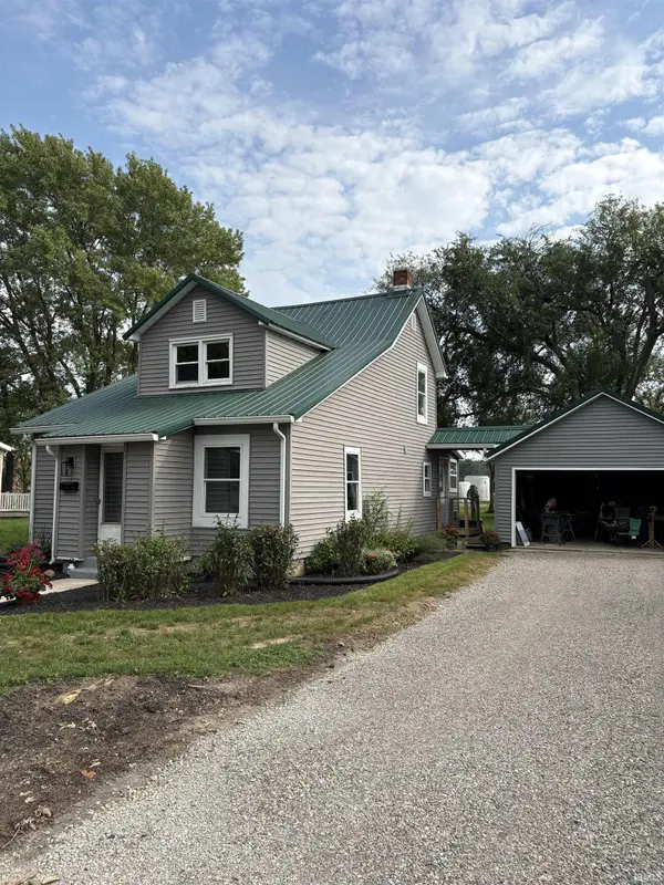 562 E Franklin ST, Berne, IN 46711