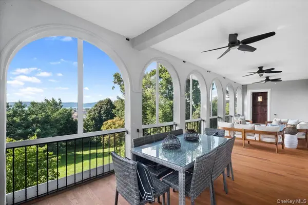 57 Cobb LN, Tarrytown, NY 10591