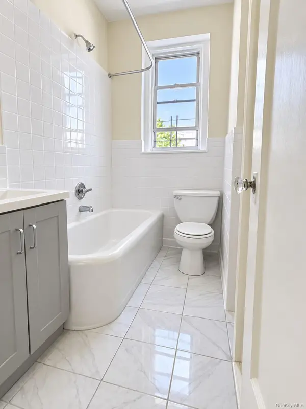 719 E 242nd ST, Bronx, NY 10470